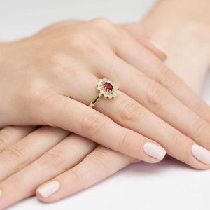 Złoty pierścionek z Rubinem 0,60ct i Diamentami złoto próby 585. W-0354R